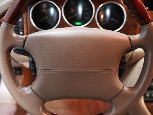 Used 2004 Jaguar XK8 Convertible RWD image 31