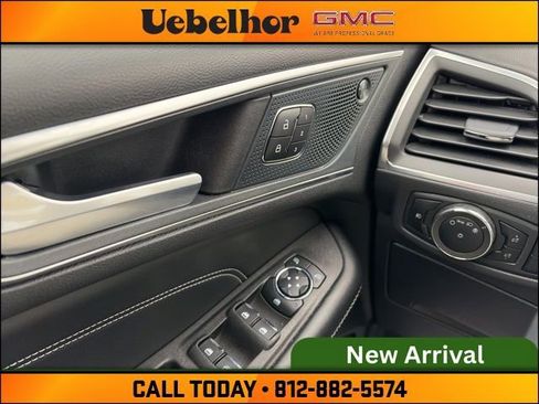 Used 2024 Ford Edge Titanium image 23