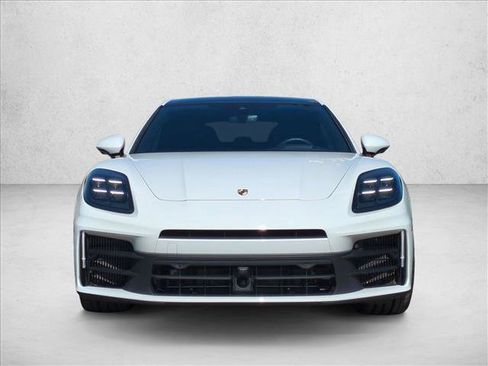 Used 2024 Porsche Panamera image 2