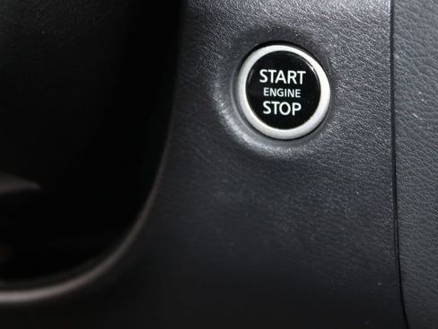 Used 2024 Nissan Frontier SV image 28