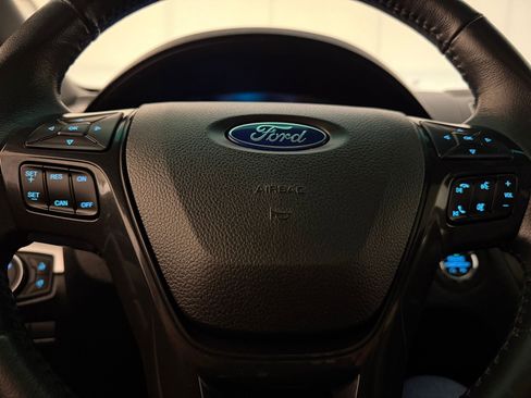 Used 2017 Ford Explorer XLT w/ Equipment Group 202A AWD/4WD image 17