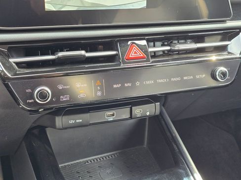 Certified 2025 Kia Niro EX FWD image 21