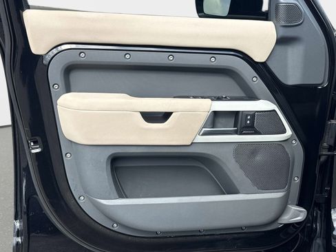 Used 2022 Land Rover Defender 110 S image 19