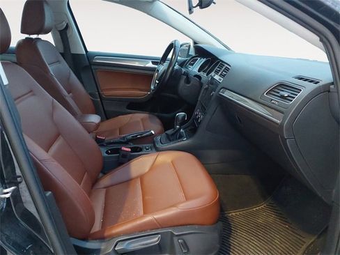 Used 2018 Volkswagen Golf Alltrack image 15