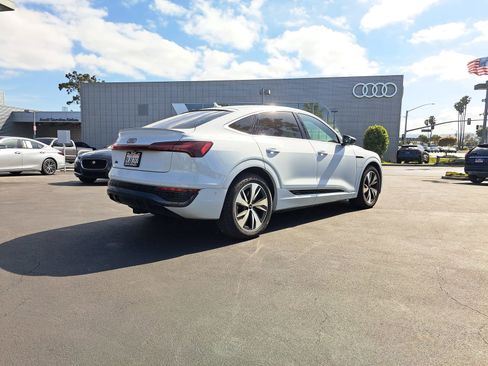 Used 2024 Audi Q8 e-tron Premium Plus image 3