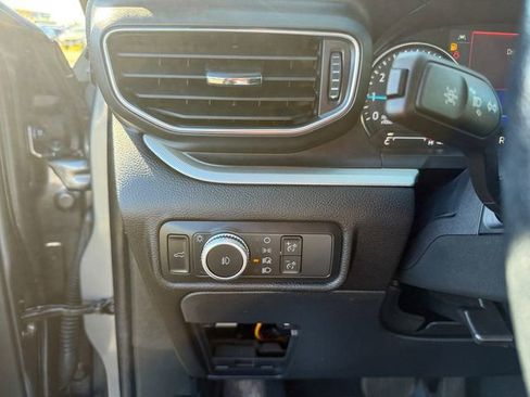 Used 2022 Ford Explorer XLT w/ Equipment Group 202A image 19