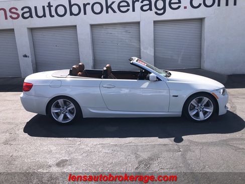 Used 2013 BMW 335i Convertible image 2