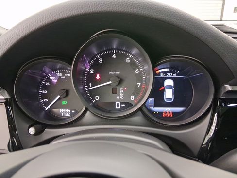 New 2025 Porsche Macan image 20