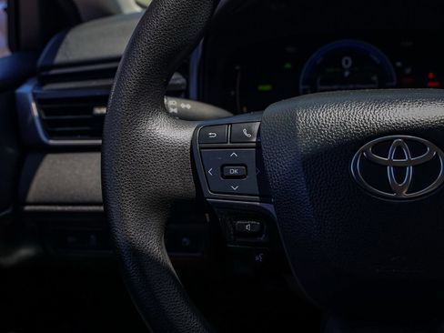 Used 2025 Toyota Camry LE FWD image 25
