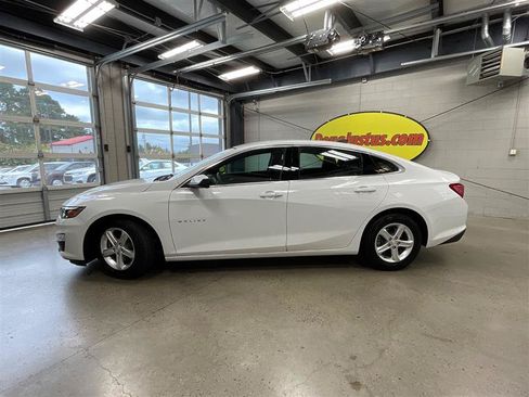Used 2023 Chevrolet Malibu LS w/ Driver Confidence Package FWD image 2