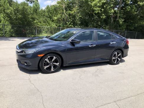 Used 2017 Honda Civic Touring image 3