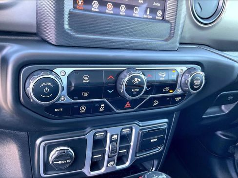 Used 2018 Jeep Wrangler Unlimited Sport S AWD/4WD image 29