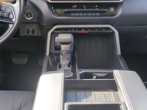 Used 2022 Toyota Tundra SR5 w/ SR5 Convenience Package image 21