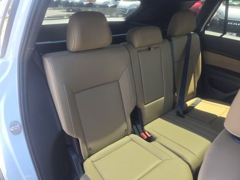 Used 2020 Volkswagen Atlas Cross Sport SEL R-Line AWD/4WD image 24
