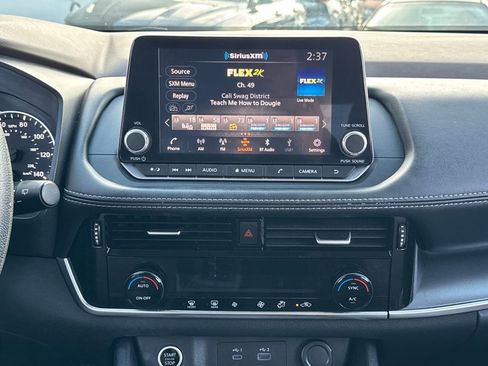 Used 2022 Nissan Rogue SV image 18