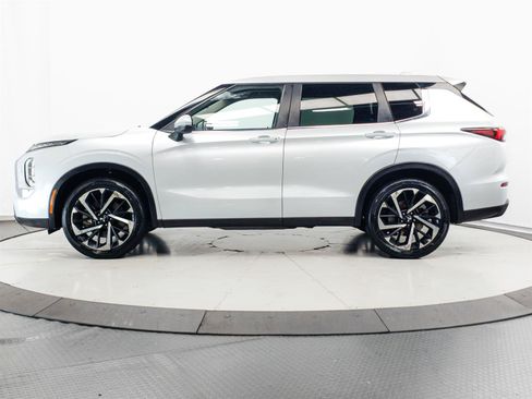 Used 2022 Mitsubishi Outlander ES AWD/4WD image 7