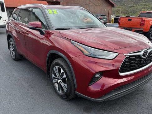Used 2022 Toyota Highlander XLE image 1