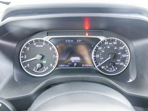 Used 2024 Nissan Rogue SV w/ SV Premium Package image 23