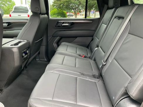 Used 2025 Chevrolet Tahoe LT AWD/4WD image 17