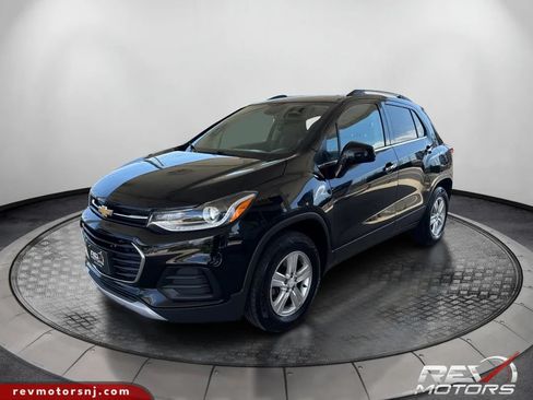 Used 2018 Chevrolet Trax LT w/ Sun & Sound Package AWD/4WD image 1