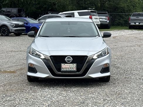Used 2019 Nissan Altima 2.5 SR FWD image 2