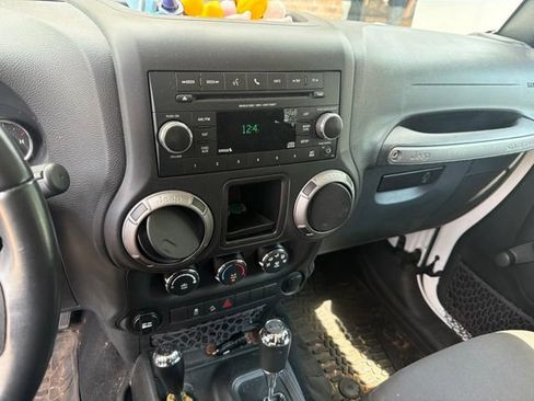 Used 2017 Jeep Wrangler Unlimited Sport w/ Connectivity Group AWD/4WD image 11