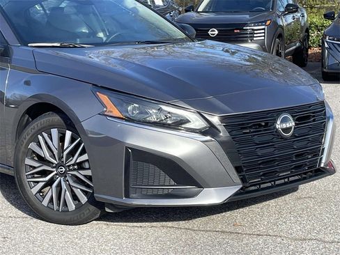 Used 2024 Nissan Altima 2.5 SV image 9