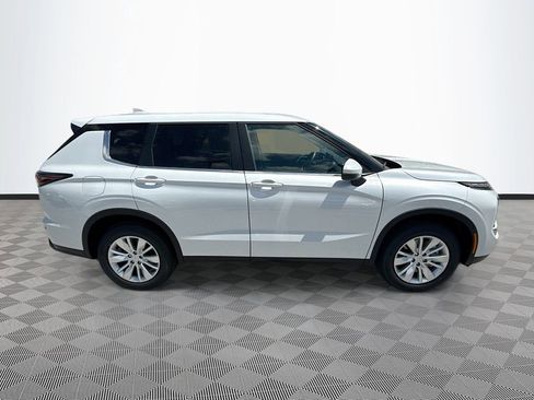 New 2026 Mitsubishi Outlander ES FWD image 8