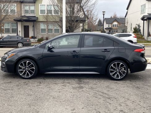 Used 2022 Toyota Corolla SE w/ SE Premium Package image 3