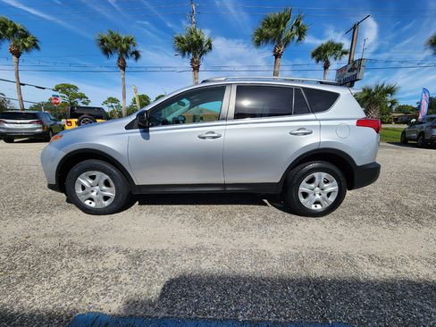 Used 2014 Toyota RAV4 LE image 2