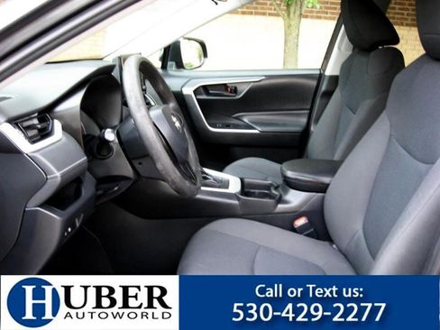 Used 2019 Toyota RAV4 LE image 7