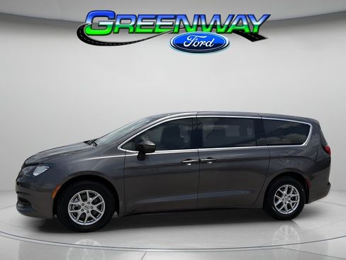 Used 2023 Chrysler Voyager LX FWD image 1