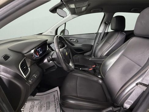 Used 2021 Chevrolet Trax LT w/ LT Convenience Package image 17