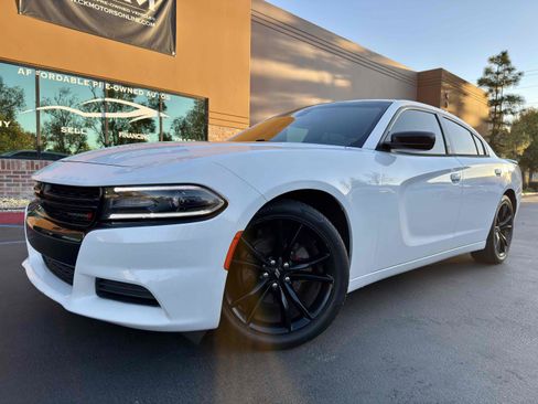 Used 2018 Dodge Charger SXT w/ Blacktop Package image 46