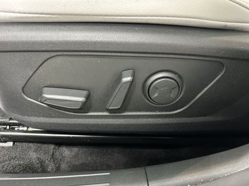 Used 2023 Hyundai Elantra Limited image 10