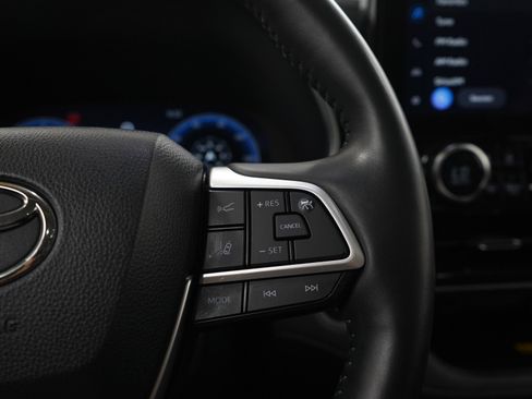 Used 2024 Toyota Highlander Limited AWD/4WD image 29