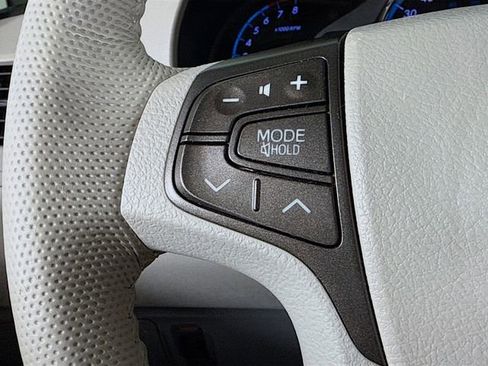 Used 2013 Toyota Sienna XLE image 13