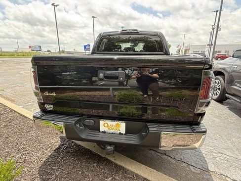Certified 2019 Toyota Tundra SR5 AWD/4WD image 18