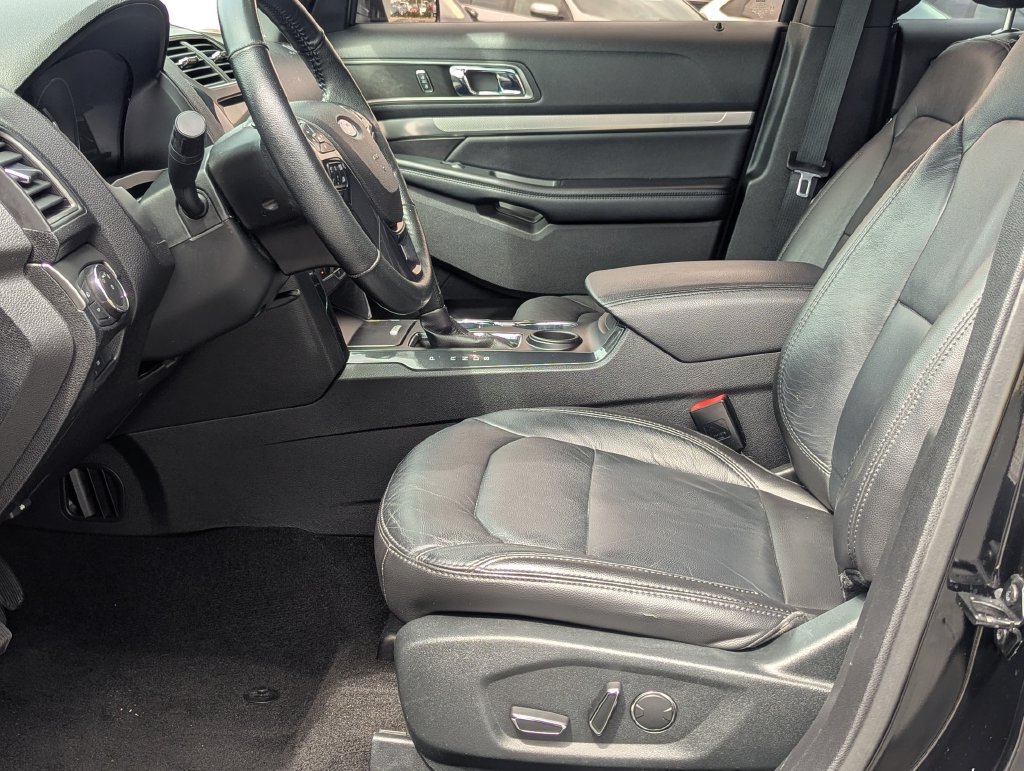 Used 2018 Ford Explorer XLT w/ Equipment Group 202A FWD image 11