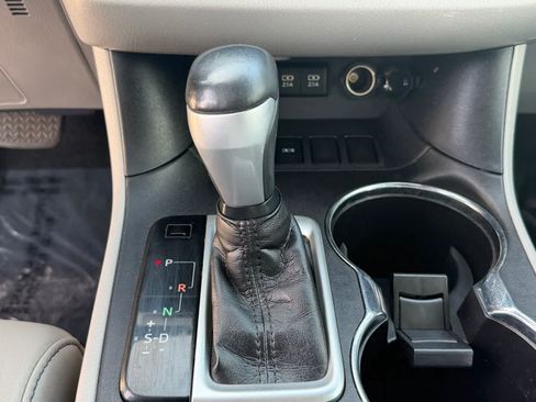 Used 2018 Toyota Highlander XLE FWD image 28