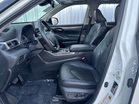 Used 2022 Toyota Highlander Platinum image 16