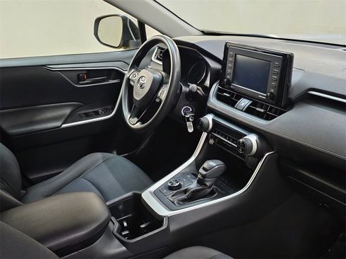 Used 2022 Toyota RAV4 LE image 10