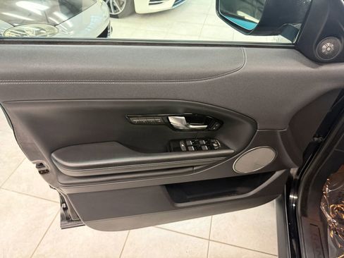 Used 2018 Land Rover Range Rover Evoque SE Premium image 13