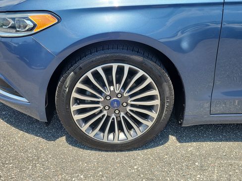 Used 2018 Ford Fusion SE w/ Fusion SE Technology Package FWD image 6