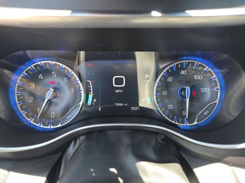 Used 2020 Chrysler Pacifica Limited FWD image 8