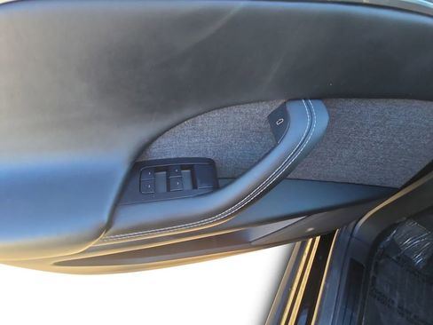 Used 2022 Tesla Model X image 23