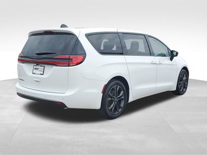 New 2026 Chrysler Pacifica Select
