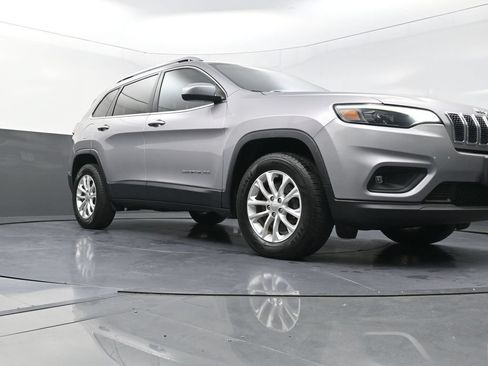 Used 2019 Jeep Cherokee Latitude w/ Popular Appearance Group AWD/4WD image 22