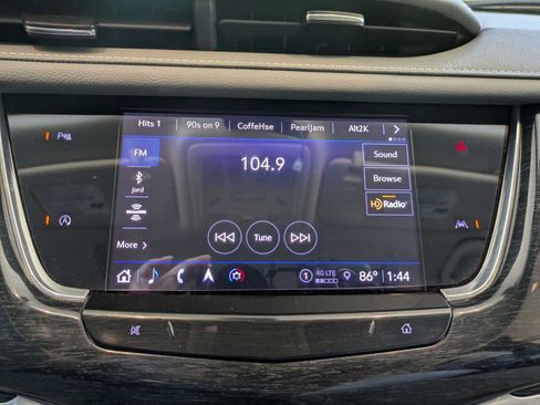 Used 2022 Cadillac XT6 Premium Luxury FWD image 11
