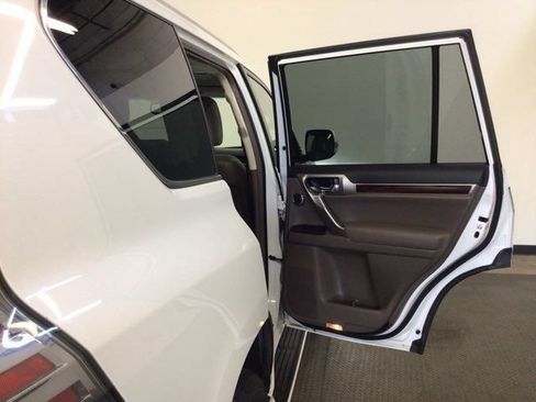 Used 2018 Lexus GX 460 Luxury AWD/4WD image 7